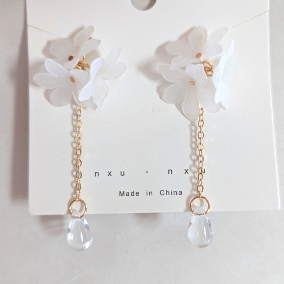 Earrings - Dangling with flowers - Picture 1 of 2